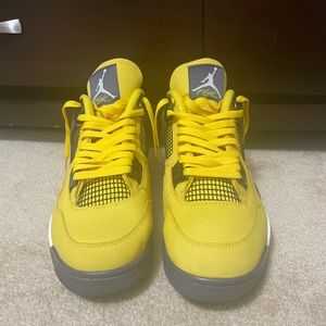 Jordan Retro 4 Thunder 2021
